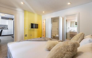 4 bedrooms, travel cot, free WiFi, bed sheets