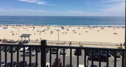 Oceanfront Penthouse Condo with Beautiful Beach View