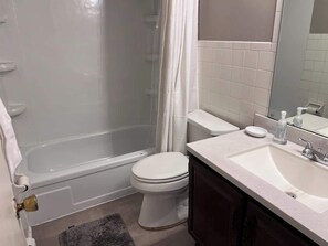 Chuveiro/banheira combinados, secador de cabelo