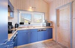 Kühlschrank, Mikrowelle, Herdplatte, Geschirrspüler