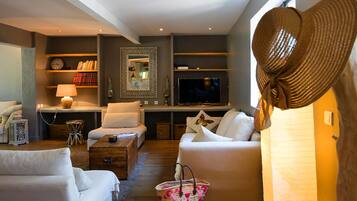 TV connectée, baby-foot, table de tennis de table, chaßne hi-fi