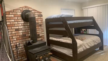 4 bedrooms, WiFi, bed sheets