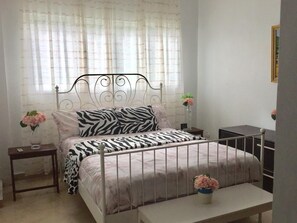 2 bedrooms, iron/ironing board, WiFi, bed sheets