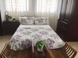 2 bedrooms, iron/ironing board, WiFi, bed sheets