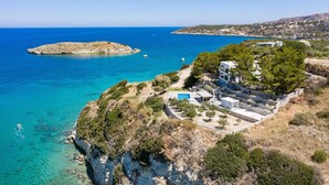 A coastal property with a swimming pool, modern architecture, and clear blue waters. - KEA, above the sea, superb views, near beach. (Almyrida)
