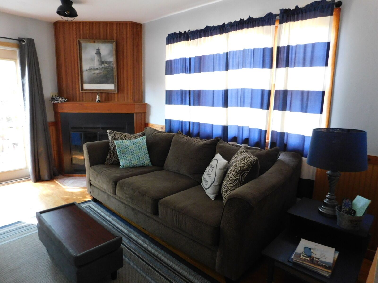 Cottage #6 on Bull Shoals Lake nestled in the woods, Remodeled with fireplace