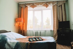 Standard-Doppelzimmer | Individuell dekoriert, Schreibtisch, laptopgeeigneter Arbeitsplatz