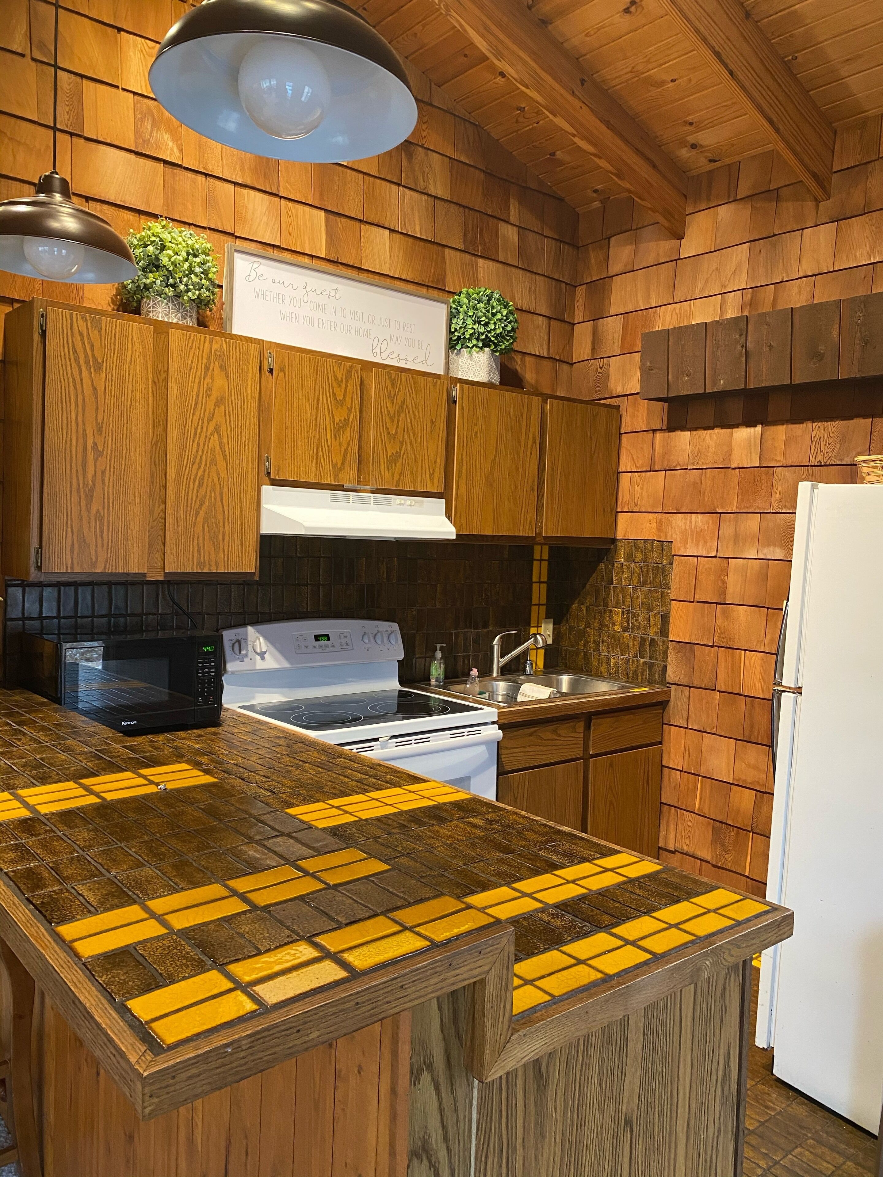 Up-north wood cabin, steps from river, 1 mile to Crystal Mtn Resort, free wifi. 