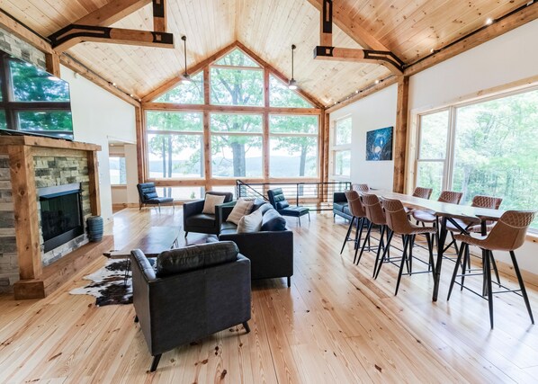 TV connectée, cheminée, jeux vidéo, baby-foot