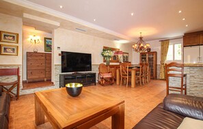 Een smart-tv en een open haard