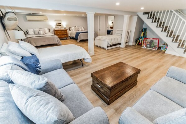 3 bedrooms, desk, iron/ironing board, travel crib