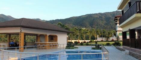 Innenpool, Außenpool