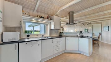 Køleskab, ovn, kogeplade, opvaskemaskine