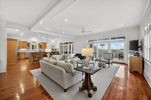 TV - Stunning Oceanfront on Kiawah's West Beach: Only 25 Yards to Beach! (Johns Island)