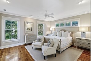 5 bedrooms, iron/ironing board, WiFi, bed sheets