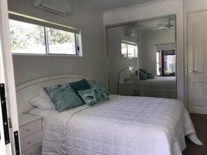 2 habitaciones, tabla de planchar con plancha, wifi y ropa de cama