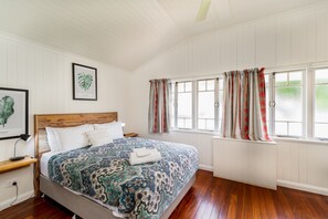 4 chambres, bureau, fer et planche à repasser, accès au Wi-Fi (inclus)
