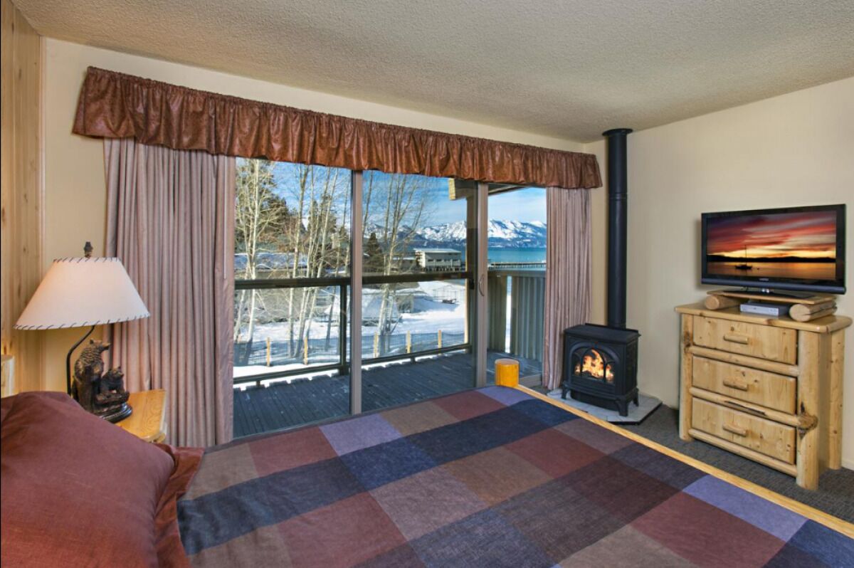 Your Ultimate Beach Getaway is Here! Breathtaking Lake View from Your Balcony