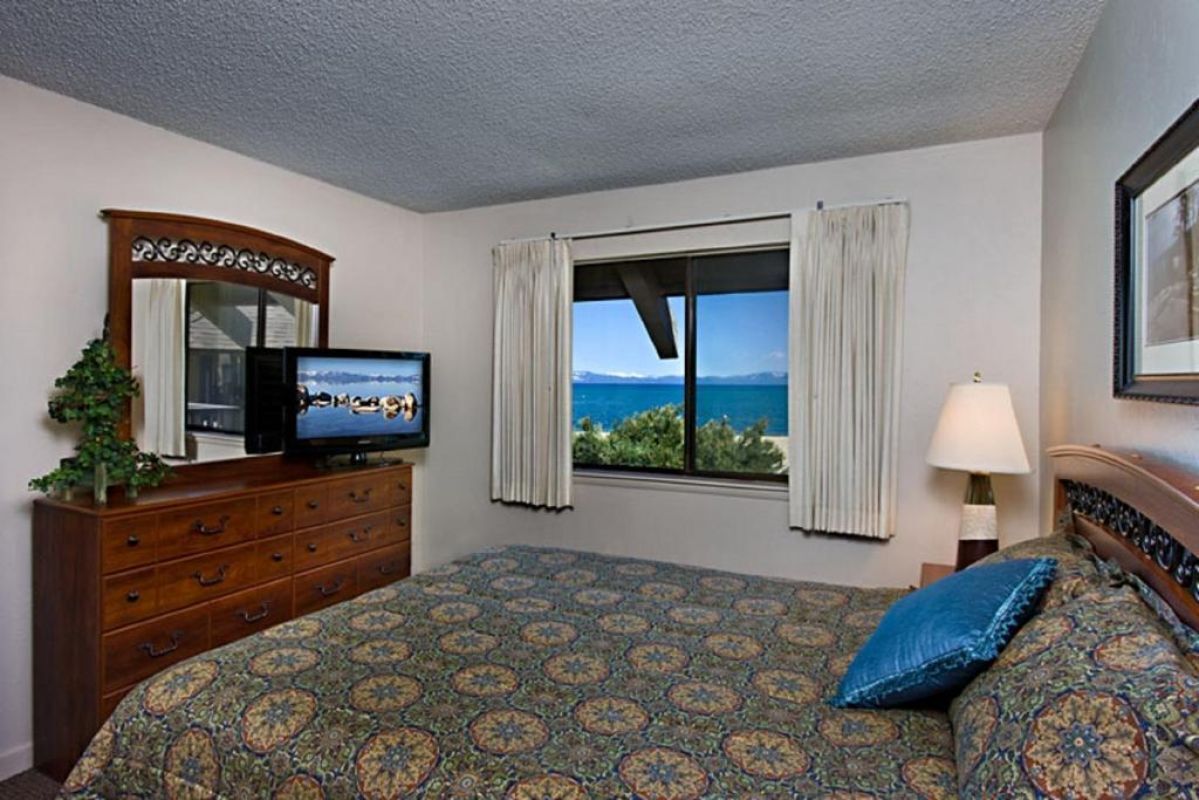 Family Getaway! FREE Parking, On-site Pool, Close to Emerald Bay State Park!