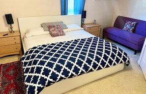 4 bedrooms, iron/ironing board, free WiFi, bed sheets - Perfect location for in and out to the attractions and shopping areas (Davenport)