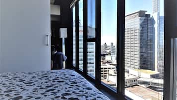 1 habitación, tabla de planchar con plancha, wifi gratis y ropa de cama