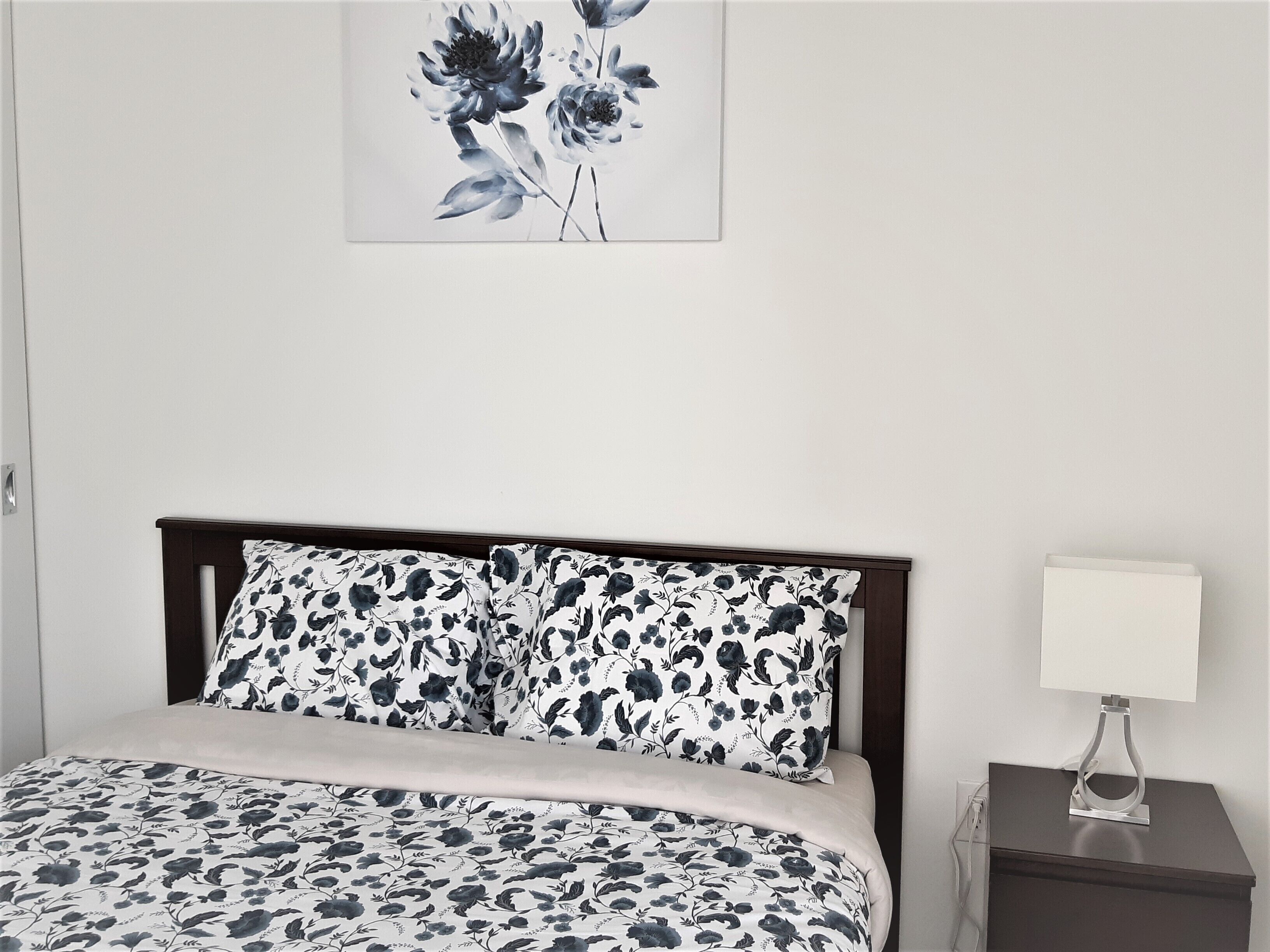 Cozy Skyline Entire Condo in Downtown - Across from Bell MTS Centre