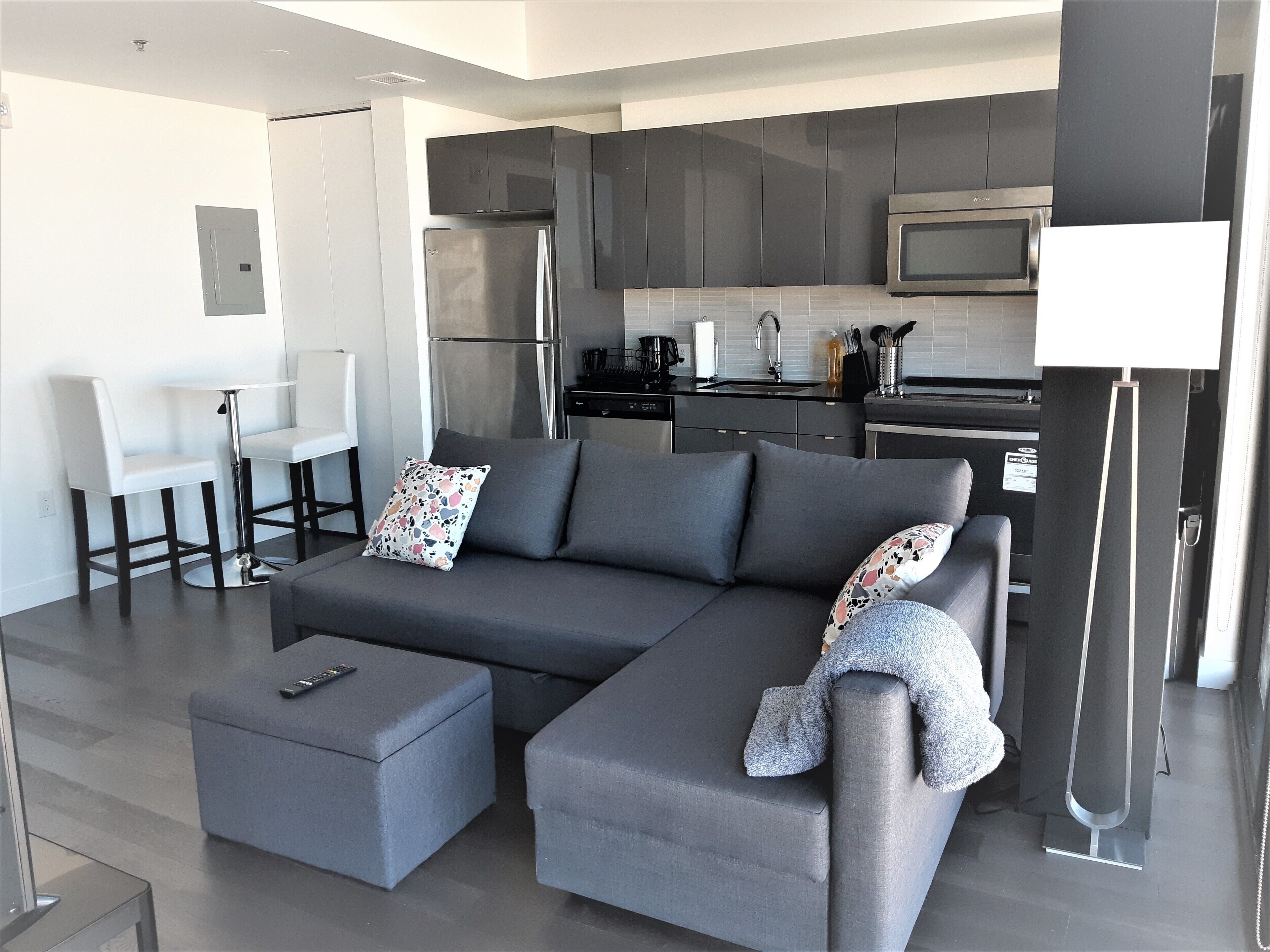 Cozy Skyline Entire Condo in Downtown - Across from Bell MTS Centre