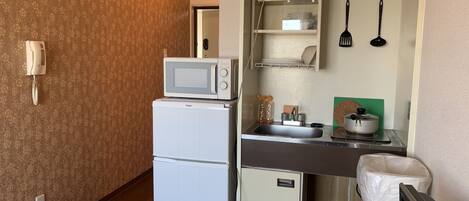 Apartment, Non Smoking | Private kitchen | Fridge, microwave, stovetop, electric kettle