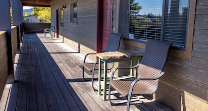 2 bedroom condo in Downtown Whitefish, Close To Glacier Park, Skiing And Golf