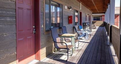 2 bedroom condo in Downtown Whitefish, Close To Glacier Park, Skiing And Golf