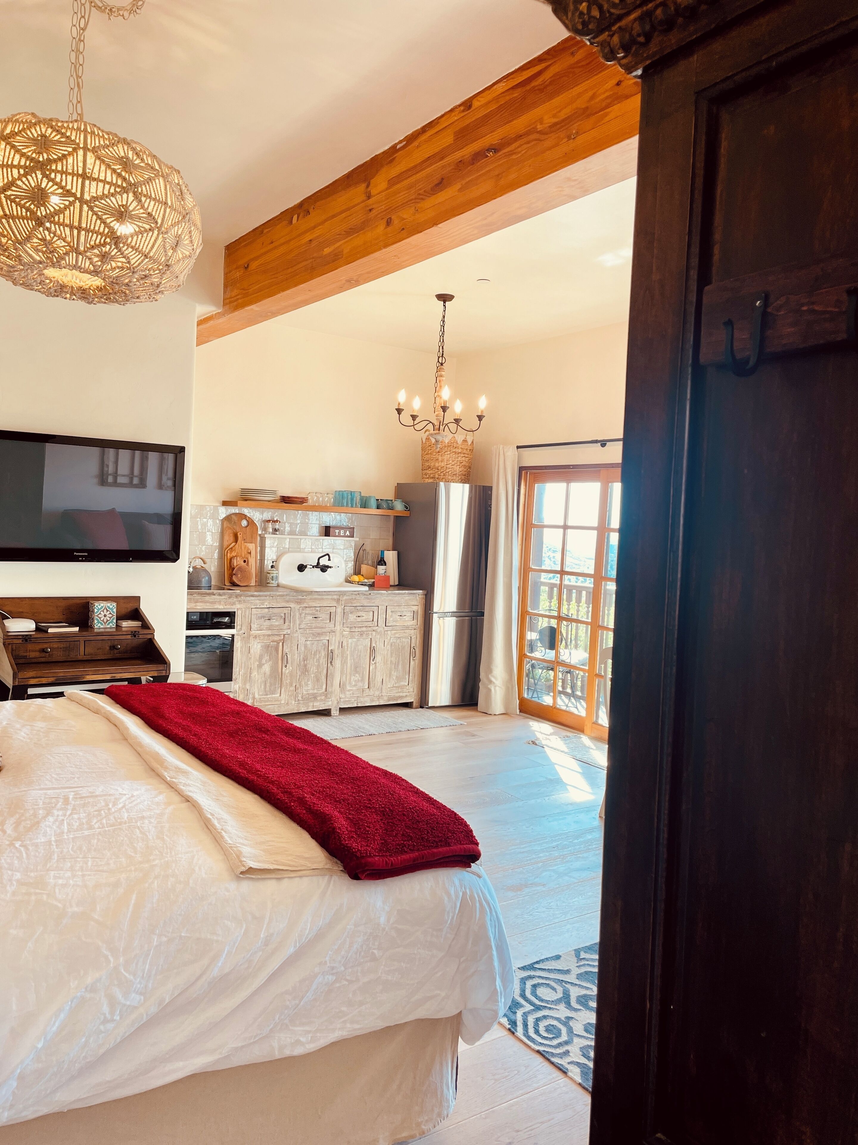 Ocean, Sunset, Mountain Views, Private Deck: Villa Floresco: Tuscan-like getaway