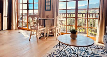 Ocean, Sunset, Mountain Views, Private Deck: Villa Floresco: Tuscan-like getaway