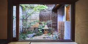 Traditional-Haus (Private Vacation Home) | Blick auf den Garten