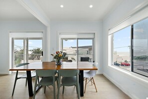 Dining - Life's a Merewether Beach (Merewether)