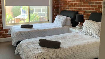 3 bedrooms, desk, iron/ironing board, WiFi