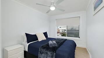 3 bedrooms, desk, iron/ironing board, WiFi