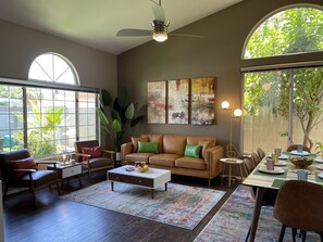 Smart TV, stereo - Luxury Lakeside Home! Private Pool, Dock, Outdoor Kitchen, & Private Courtyard! (Glendale)