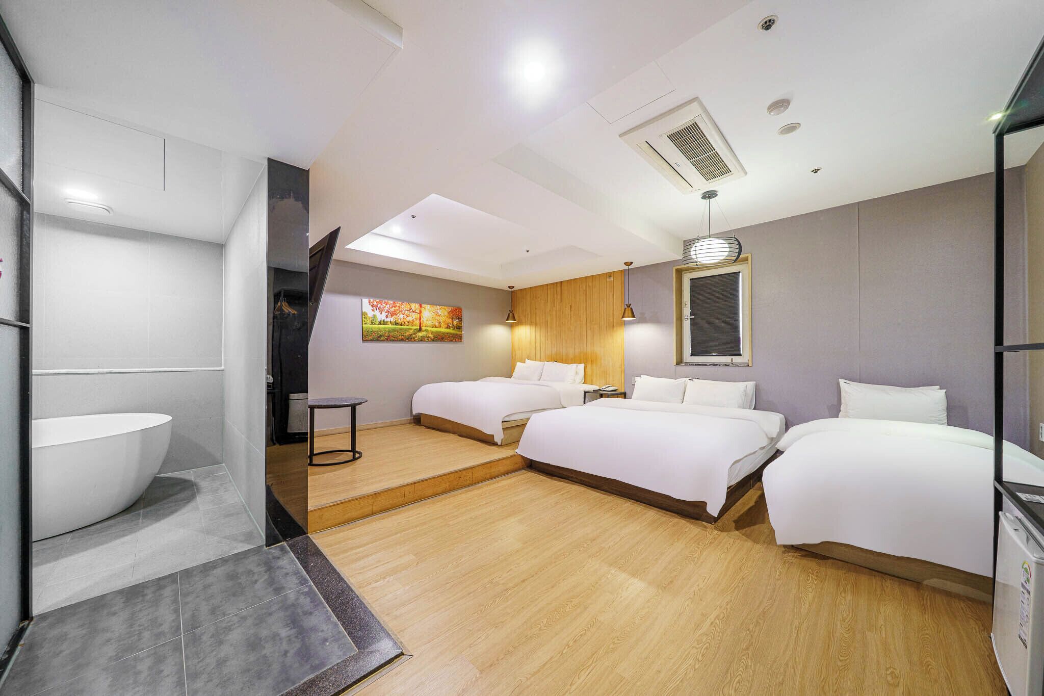 Grand Room | Free WiFi, bed sheets