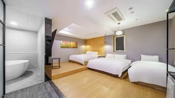 Grand Room | Free WiFi, bed sheets