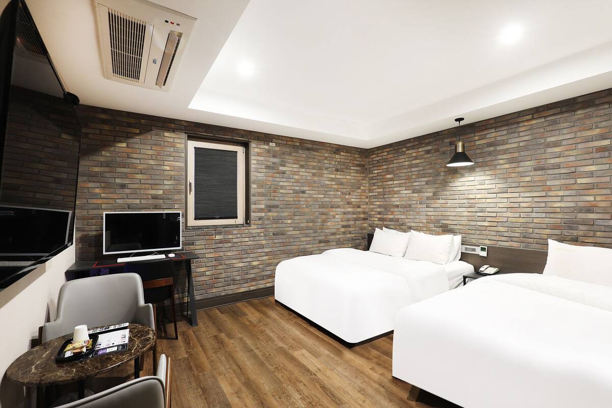 Deluxe Twin Room | WiFi (free), bed sheets