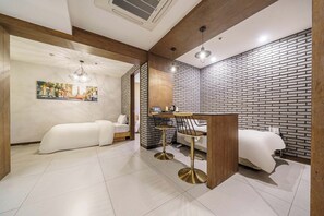 Family Room | Free WiFi, bed sheets - Mind Hotel (Seoul)
