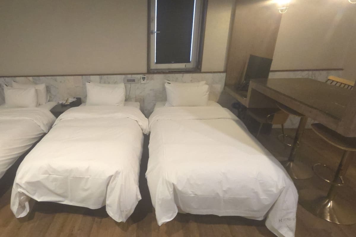 Værelse til 3 personer | Gratis Wi-Fi, sengetøj