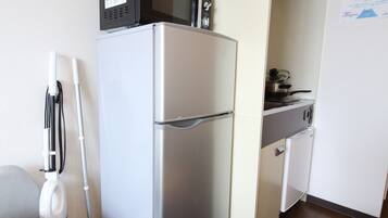 Apartment, Non Smoking | Private kitchenette | Fridge, microwave, stovetop, electric kettle