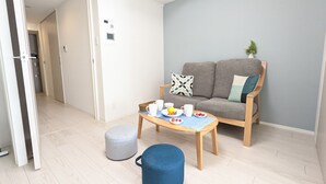 En 43-tommers Flatskjerm-TV med digitale kanaler samt TV