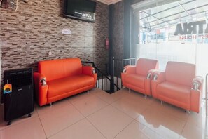 Lobby - OYO 2010 Satria Guest House (Ambon)