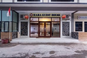 Exterior detail - Oyo 1867 Kara Guest House (Batam)