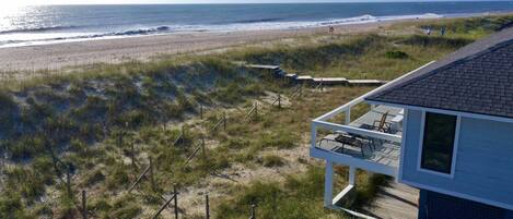 Plage, planche Ă voile, kayak, navigation en bateau Ă moteur