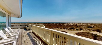 Oceanfront Home on South Beach w/Stunning Views, Wraparound Deck, Tons of Natural Light, BHI Club