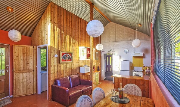 Interior - CROFT COTTAGE near Hepburn Mineral Springs Reserve (Hepburn Springs)