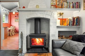 Interior - CROFT COTTAGE near Hepburn Mineral Springs Reserve (Hepburn Springs)